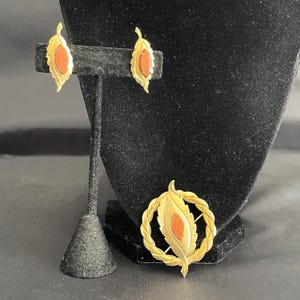 Gold Leaf Pin and Clip on Earring Set - Etsy display picture 3