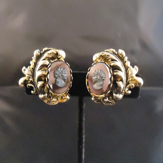 Vintage Cameo Clip On Earrings Dark Grey Gray Grap
