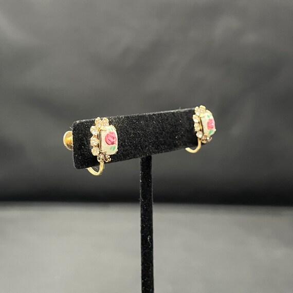 Vintage Screw Back Earrings Reddish Pink Roses Sm… - image 3