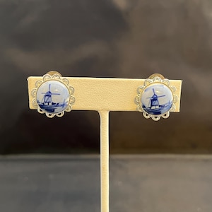 Vintage Delft Blue Windmill Earrings – Dutch Porcelain Jewelry, Clip-On Earrings, Holland Souvenir Jewelry, Silver Tone Setting, Gift