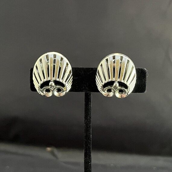 Vintage Signed CHAREL Silver Tone Fan Clip-on Earrings  display picture 3