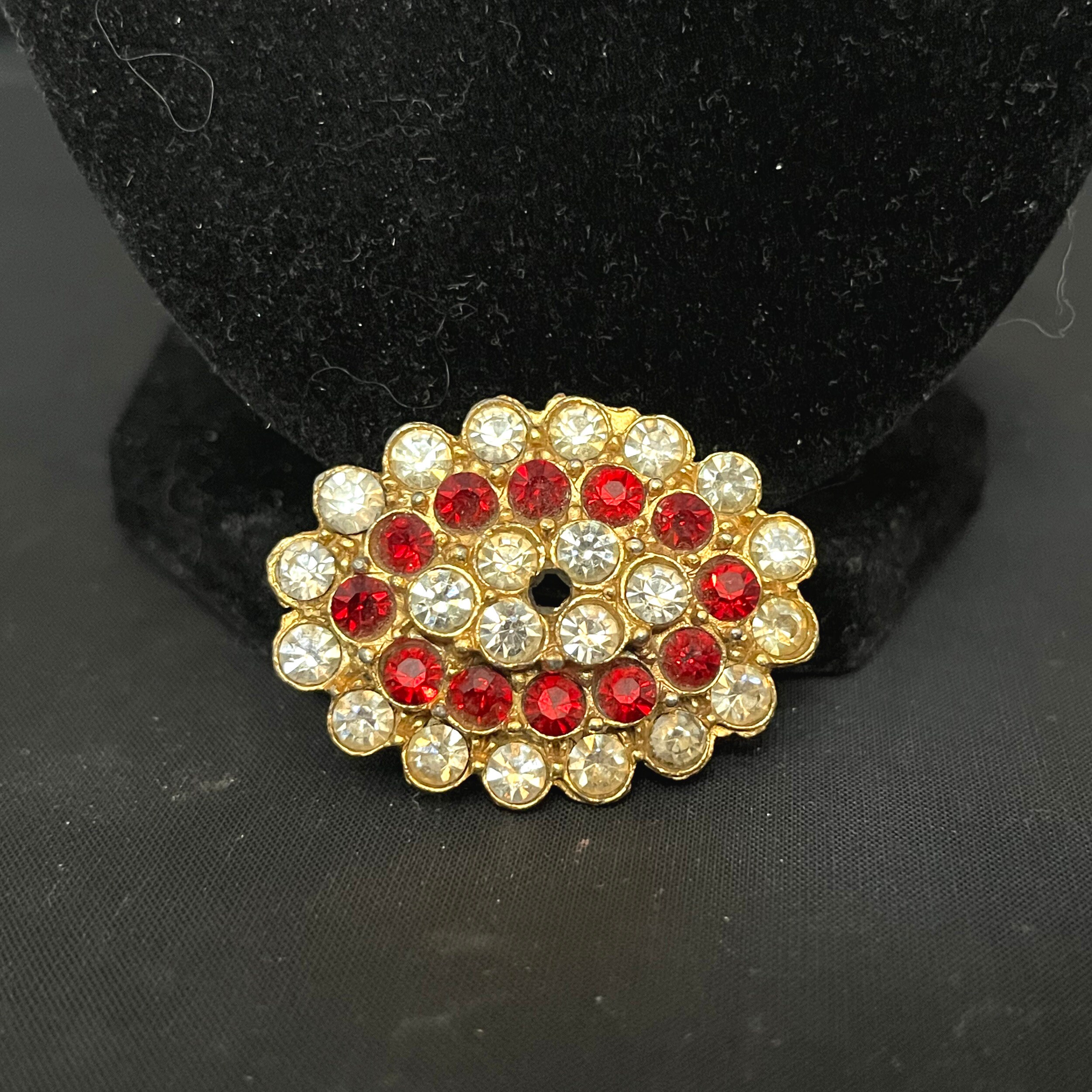 Vintage 1930s Brooch Pin Oval Shaped Gold Metal Material