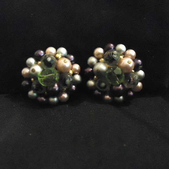 Vintage Earrings Clip Collection 7 Pairs Japan Hong Kong  Vintage green costume glass bead clip earrings display picture 1