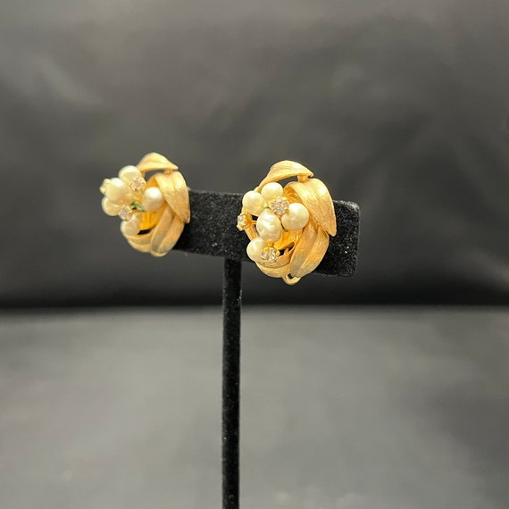 Vintage Clip On Earrings Round Floral Gold Tone L… - image 5