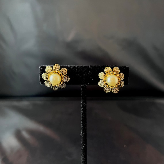 Vintage Clip-On Earrings Flower Shaped Spanish Da… - image 2