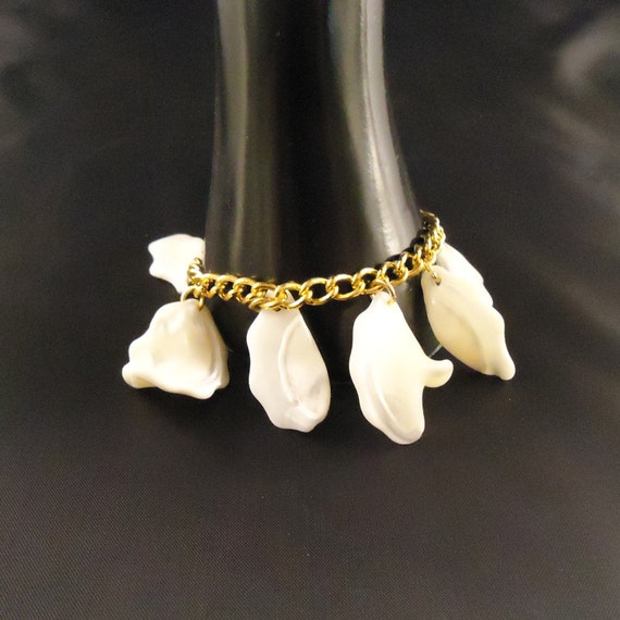 Vintage Screw Back Earrings Bracelet White Pearly… - image 2