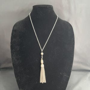 Vintage Style Silver Tassel Pendant Necklace by Sarah Coventry – Long Chain Statement Jewelry, Retro Flapper Inspired, Costume Jewelry