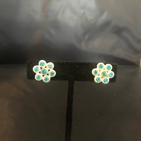 Small Flower Shaped Screw Back Earrings White Res… - image 1