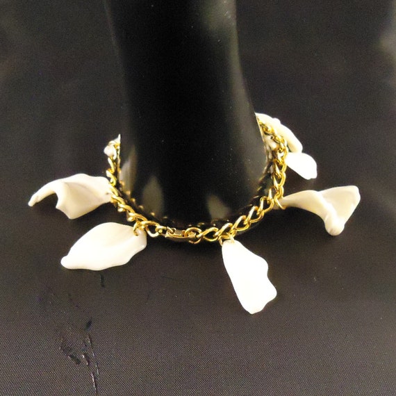 Vintage Screw Back Earrings Bracelet White Pearly… - image 3