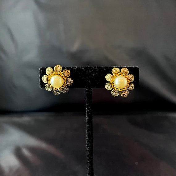 Vintage Clip-On Earrings Flower Shaped Spanish Da… - image 1