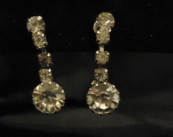 Earrings Clip On Silver Metal Clear Crystals Rhinestones Dangle Style 1960&#39;s Vintage Costume Statement Jewelry Accessories Elsysvintage