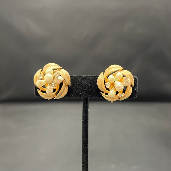 Vintage Clip On Earrings Round Floral Gold Tone L… - image 2