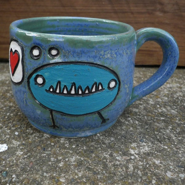 Hand geworfen, Steingut, Sgraffito Monster Monster Becher