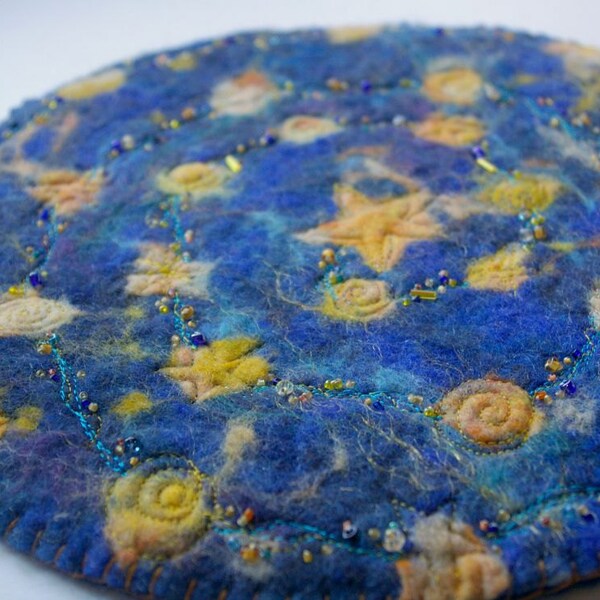 Advent Spiral : Walking a Star Path to Christmas (Felted Wool Advent Calendar or Countdown)