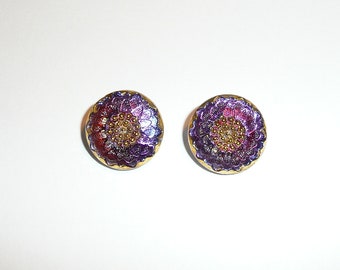 Two Pretty Daisy Purple & Gold Czech Glass Buttons 18mm Both backs have imperfections