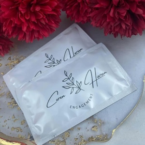 Wet Wipes, Wedding Wet Wipes, Engagement Wet Wipe,Customized Wet Wipes,Moist Towelettes, Baby Shower Favors,Wedding Favors,Engagement Favors
