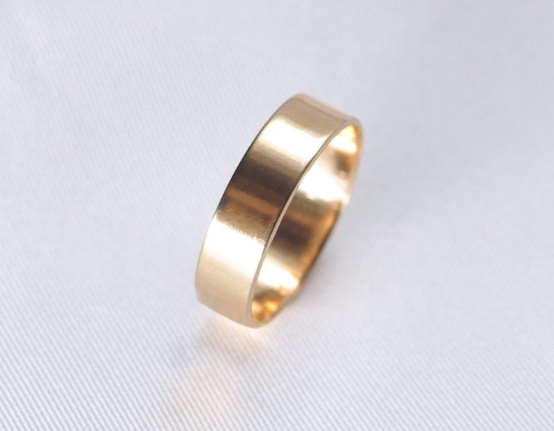 Theia 5mm x 1mm 14K Solid Yellow Gold hammered band, 5MM wide flat gold band, rustic ring, wide gold band, faceted gold band PREORDER Bild 7