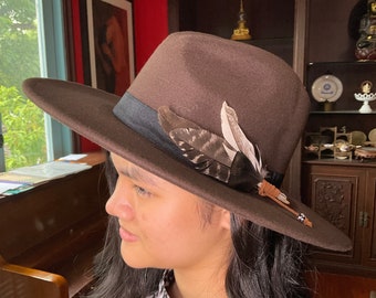 Feather pin hat