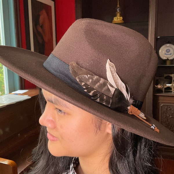 Feather pin hat
