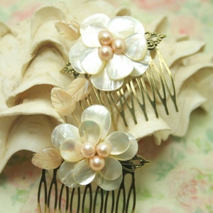 Bloom from the sea hair comb