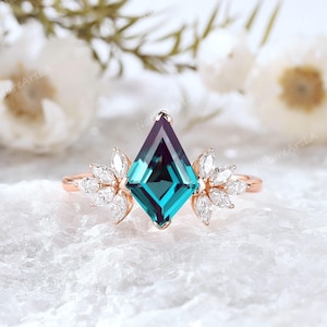 Dainty Kite Cut Alexandrite Engagement Ring Ros Gold Moissanite Cluster Wedding Ring Alexandrite Promise Ring for Women June Birthstone Ring