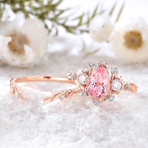 Einzigartige Birne Saphir Verlobungsring Set Roségold Benutzerdefinierte Rosa Saphir Hochzeit Ring Braut Set Stapelbar Diamant Ehering Ring für Frau