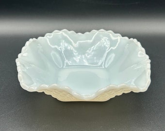 Tazón con volantes de vidrio de leche - corte de diamante, plato de caramelo, blanco, vintage, antiguo, viejo