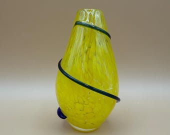 Jarrón amarillo soplado a mano con detalles en azul (dañado) (2,5 x 4,5 pulgadas)