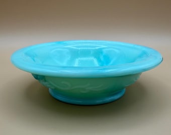 Tazón de tocador vintage de cristal de jadeíta de Avon, década de 1970, con adornos en azul verdoso.
