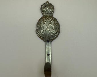 Pineapple Wall Hook Decorative Metal Hook Yellow Gold Tone Fruit Design Single Peg Tropical Kitchen Bathroom Entryway Decor
