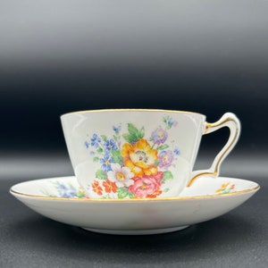 Vintage Crown Staffordshire Bone China Teetasse und Untertasse Set: Floraler Goldakzent