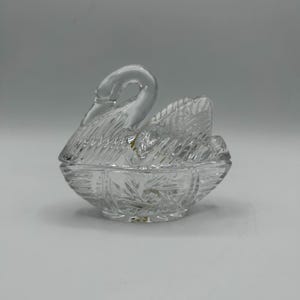 Bleikristall Schwan Trinket Schale mit Deckel - Zweiteiliger dekorativer Behälter für Schmuck, Andenken oder Display - Elegantes Cut Glass Design