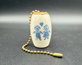 Vintage Dutch Boy Girl Ceiling Fan Pull Chain, White Milk Glass Ceramic Pull, Blue Dutch Couple Design, Brass Tone Light Fixture Accessory