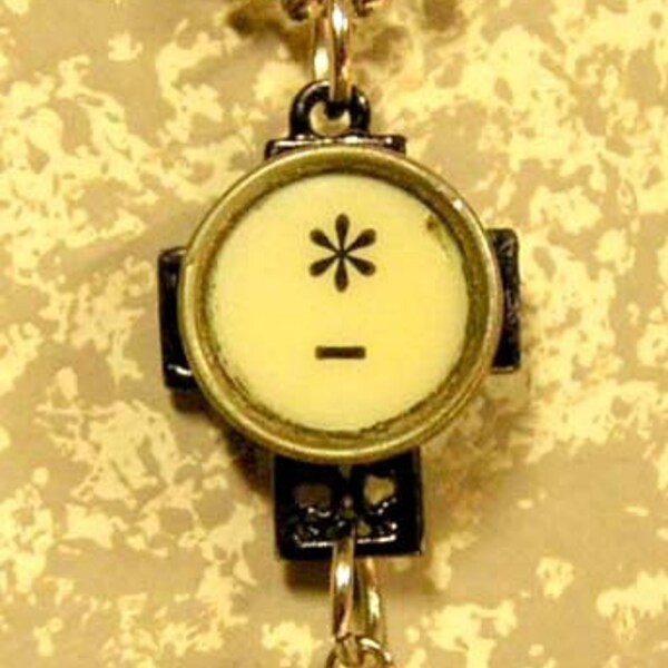 VINTAGE TYPEWRITER KEY PENDANT-KEYCHAIN-CHARM  