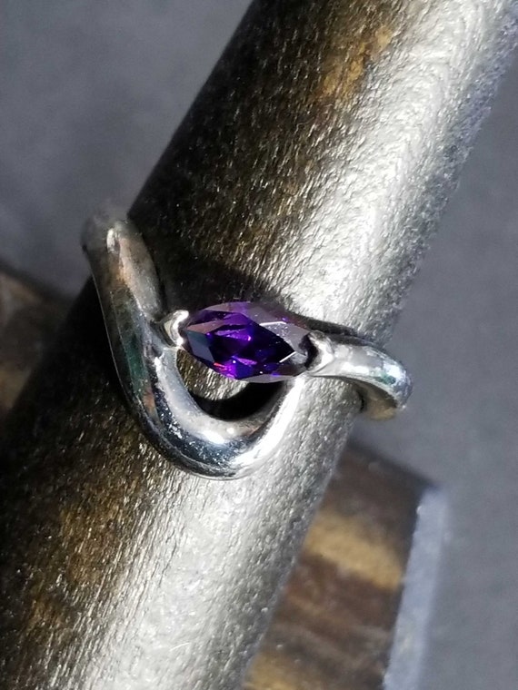 Size 7 Sterling Silver Flair Ring Amethyst Cubic … - image 2