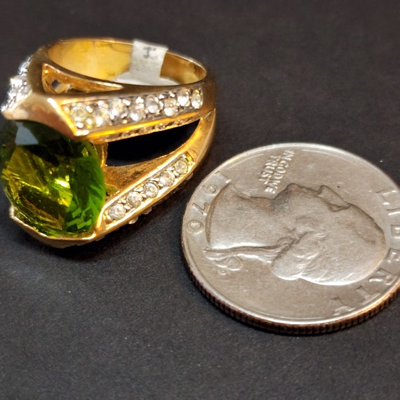 Size 6 Vintage Gold Peridot Ring, Women's Green R… - image 3