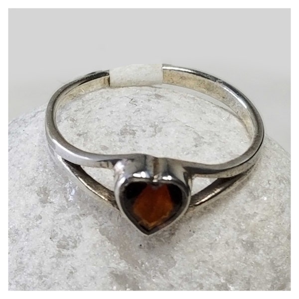 Sterling Silver Garnet Gemstone Heart Ring Vintage Jewelry