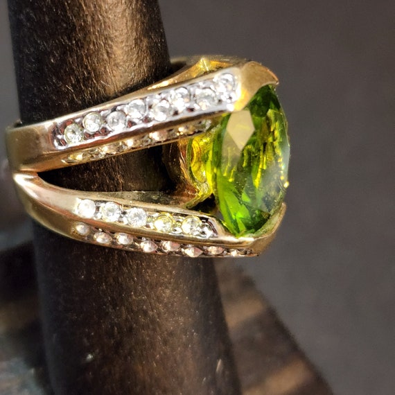 Size 6 Vintage Gold Peridot Ring, Women's Green R… - image 2
