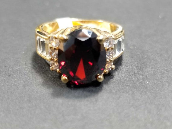 Size 6 Ring Vintage Golden with Red and Clear Fac… - image 4