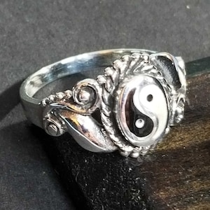 925 Silver Yin Yang Ring Leaf Accents, Unixex Vintage Style Sterling Silver Ring Retro Black White