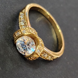 Vintage Gold Verlobungsring mit klaren facettierten Faux Diamant CZs
