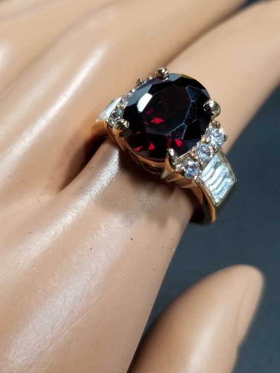 Size 6 Ring Vintage Golden with Red and Clear Fac… - image 7