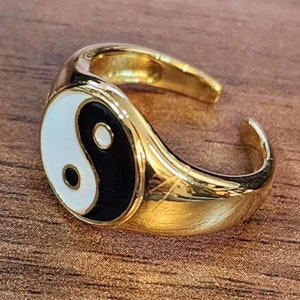 Gold Yin Yang Ring Brass 13mm Round Enamel Mens Womens Unixex