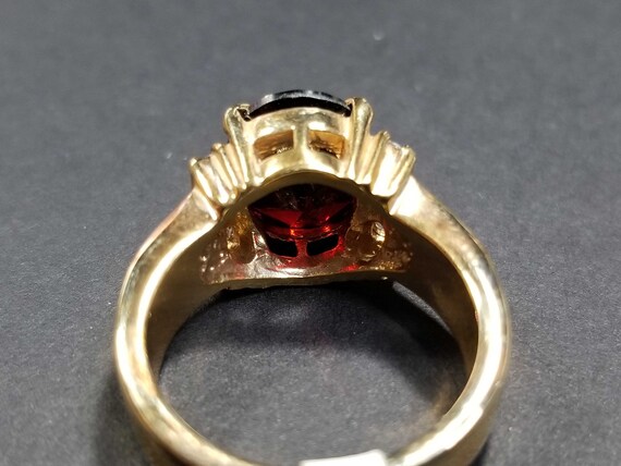 Size 6 Ring Vintage Golden with Red and Clear Fac… - image 9