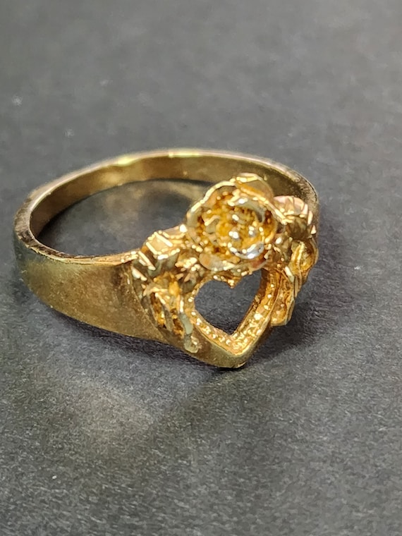 Size 8 Gold Heart Ring with Rose, Vintage Costume… - image 1