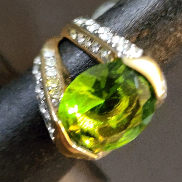 Size 6 Vintage Gold Peridot Ring, Women's Green Ring, Light Green Cocktail Ring CZ (Faux Peridot) August Birthstone, Oval
