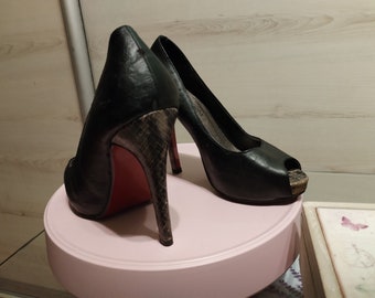 Pair of ladies high heels black leather shoes size 4