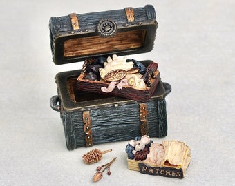 Vintage Treasure Box - tiny mouse sleeping in steamer trunk - Boyds Bears Zazu's Attic Snoozy McNibble 2000