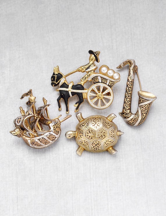 4 Vintage Spanish Brooches Faux Damascene Gold Plated Brass Etsy