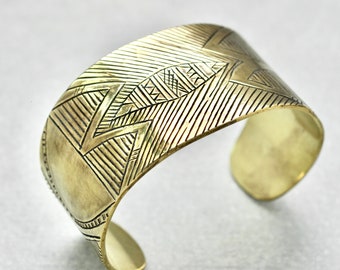 Vintage Wide Brass Cuff - etched African linear pattern - women's Med/Lg men's Sm unisex gold metal bracelet